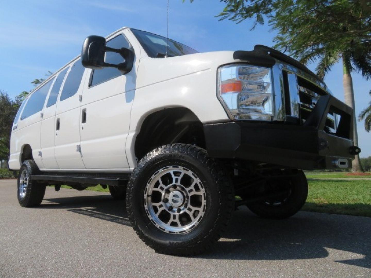 2014 White /GRAY Ford E-Series Wagon XLT (1FBSS3BL6ED) , AUTOMATIC transmission, located at 4301 Oak Circle #19, Boca Raton, FL, 33431, (954) 561-2499, 26.388861, -80.084038 - Photo#1